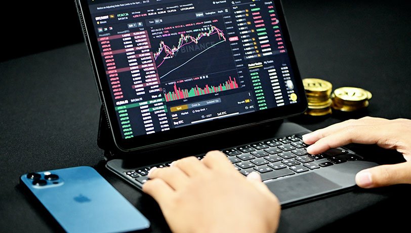A person is trading cryptocurrency on their laptop.